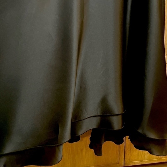 St.John Black Gown - Picture 3 of 6